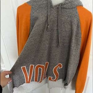 Cropped Tennessee Vols Sweatshirt!